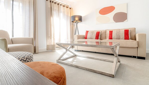 Flat-screen TV - APARTAMENTOS SOHO BOUTIQUE PLAZA MAYOR (Cáceres)