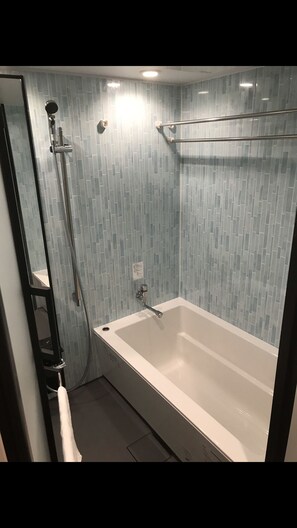 Family Room, 4 Bedrooms | Bathroom