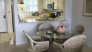 Apartemen Comfort, Bebas Asap Rokok | Makan di kamar
