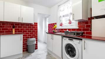 ํ์ฐ์ค, ์นจ์ค 4๊ฐ | ์ ์ฉ ์ฃผ๋ฐฉ | ๋์ฉ๋ ๋์ฅ๊ณ , ์ ์๋ ์ธ์ง, ์ค๋ธ, ์ฟกํ