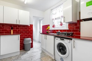 House, 4 Bedrooms | Private kitchen | Full-size fridge, microwave, oven, stovetop - Fortified Home - Near Rochester Castle (Rochester)