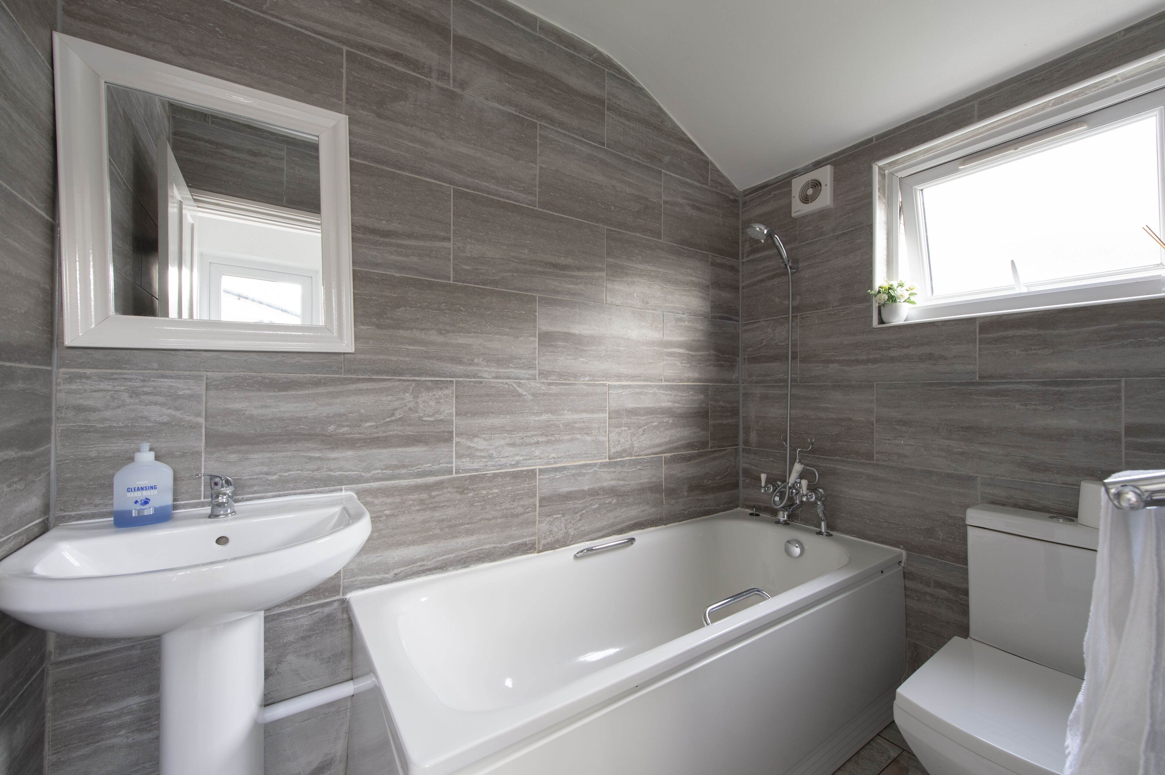 House, 4 Bedrooms | Bathroom