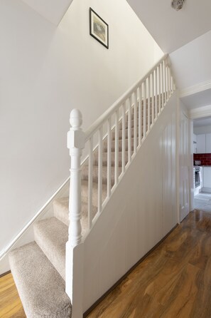 House, 4 Bedrooms | 4 bedrooms, soundproofing, iron/ironing board, free WiFi - Fortified Home - Near Rochester Castle (Rochester)