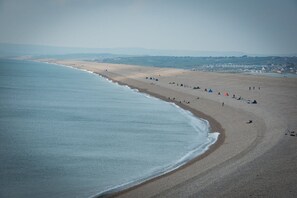 Beach nearby -  Beautiful, family friendly Cottage with sea views of Chesil Beach  (Fortuneswell)