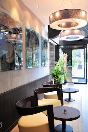 Lunch and dinner served. Hôtel Europole