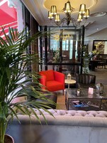 供应午餐和晚餐，法国菜