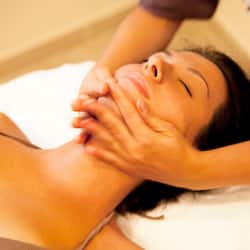 Een sauna, een Turks bad/hammam, lichaamsbehandelingen, body wraps