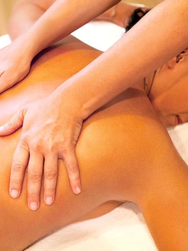Een sauna, een Turks bad/hammam, lichaamsbehandelingen, body wraps