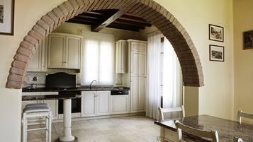 Lägenhet Comfort - 1 sovrum | Eget kök | Kylskåp, spishäll och grytor/köksredskap