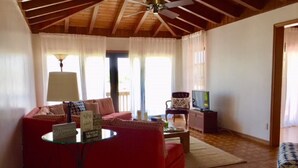 Family House, 4 Bedrooms, Sea View | Living room | Flat-screen TV, Netflix
