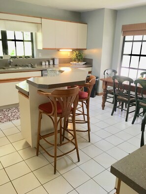 Family House, 4 Bedrooms, Sea View | Private kitchen