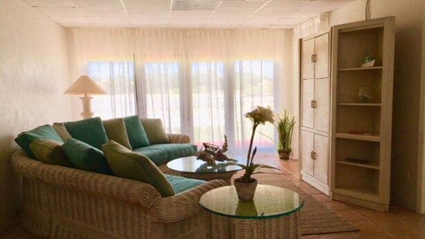 Family House, 4 Bedrooms, Sea View | Living room | Flat-screen TV, Netflix