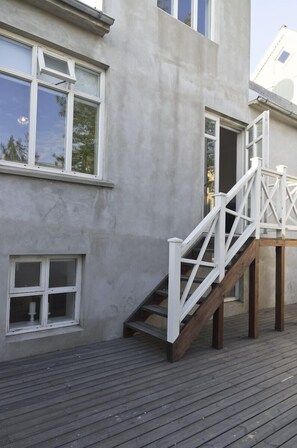 Appartamento, patio (Bókhlöðustígur 6a) | Area soggiorno | TV a schermo piatto