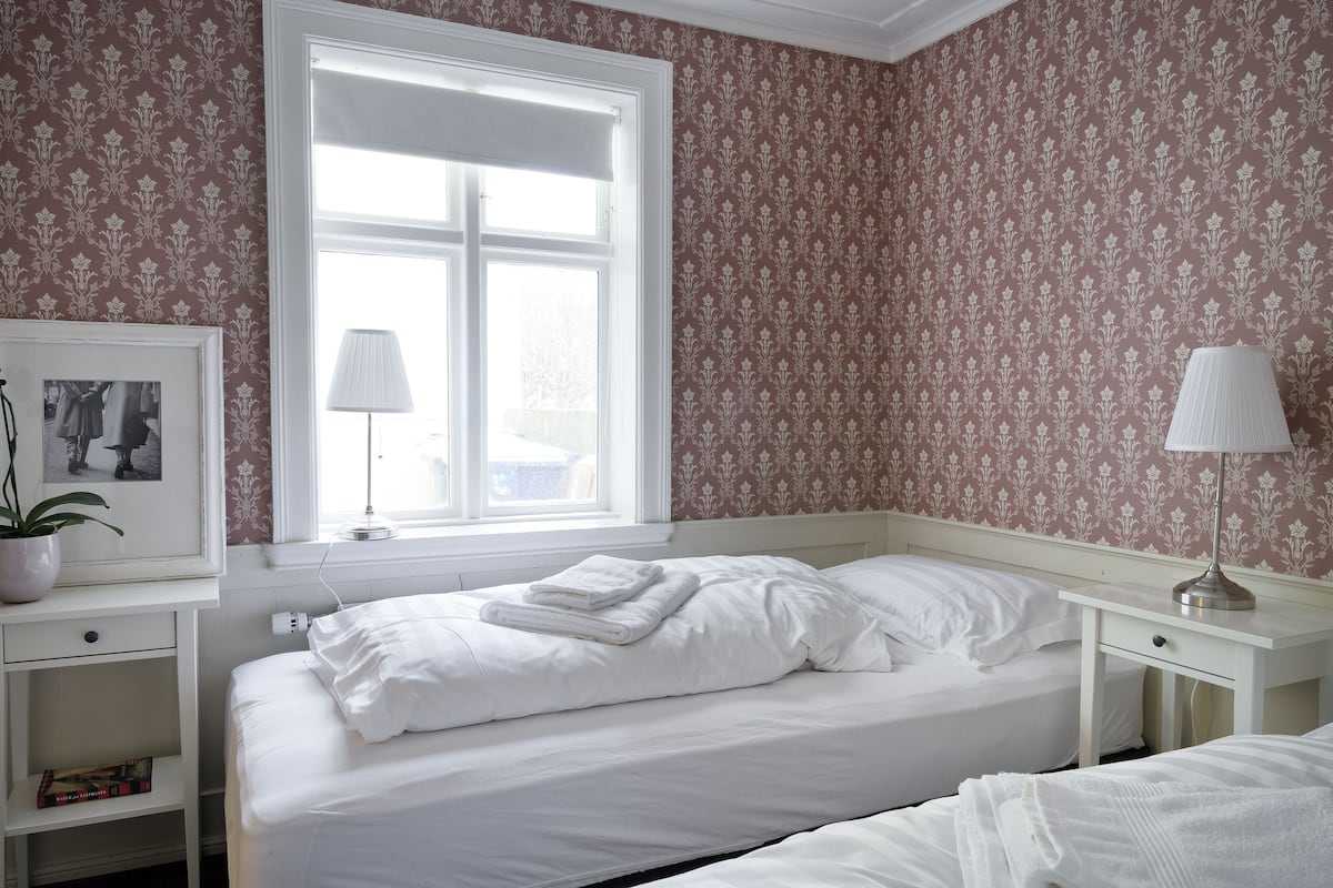 2 bedrooms, blackout curtains, iron/ironing board, free WiFi