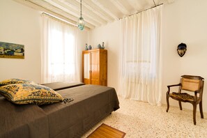2 habitaciones, tabla de planchar con plancha, internet y ropa de cama 
