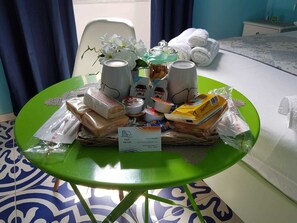 Double Room | Desk, blackout drapes, iron/ironing board, free cribs/infant beds - B&B Villa Italia (Salerno)