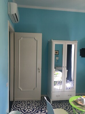 Double Room | Desk, blackout drapes, iron/ironing board, free cribs/infant beds - B&B Villa Italia (Salerno)