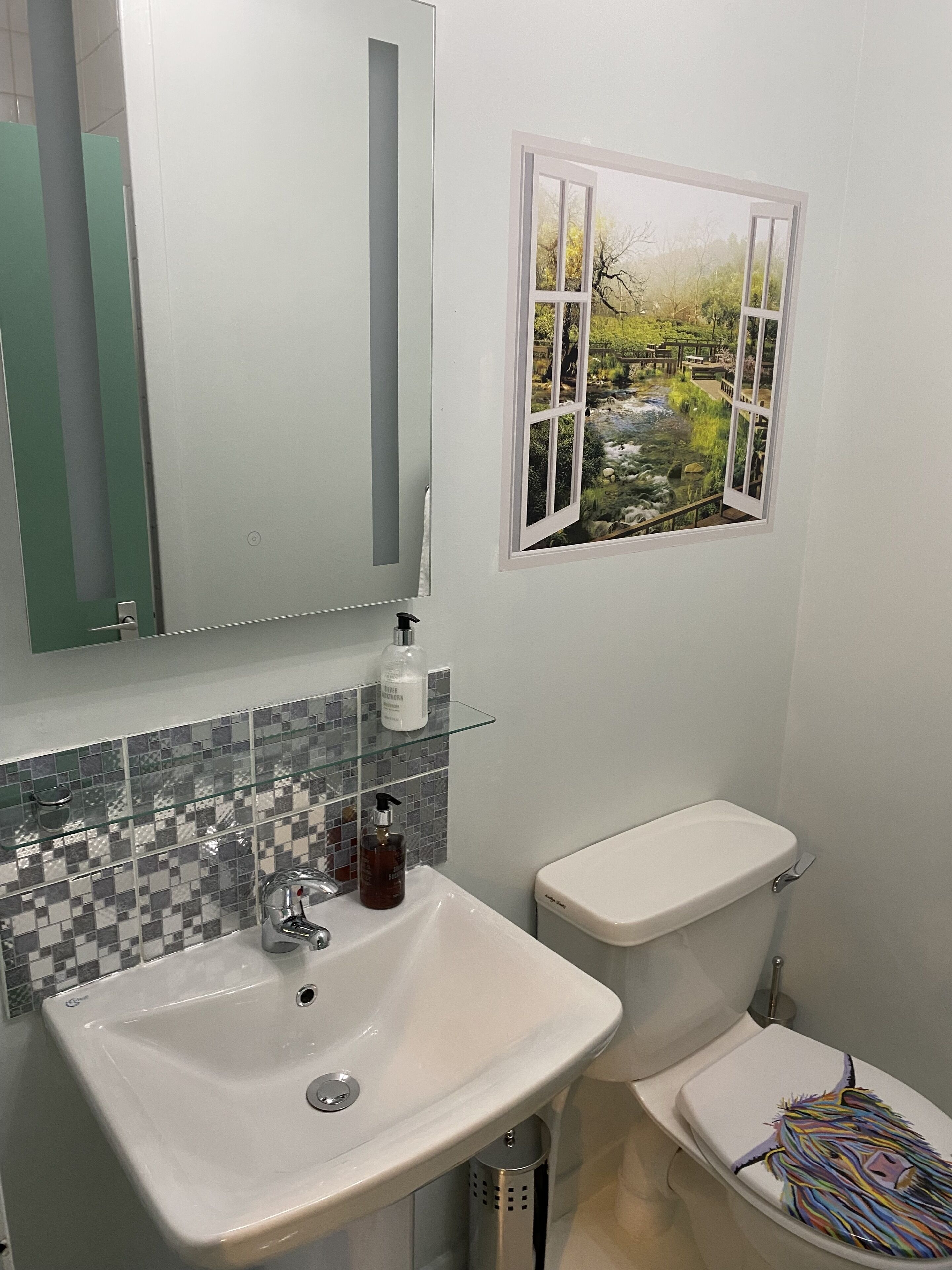 standard twin room | bathroom | bathtub, free toiletries, hair dryer, towels