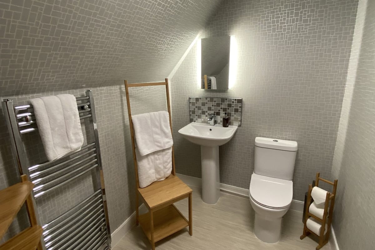 superior double room | bathroom | bathtub, free toiletries, hair dryer, towels