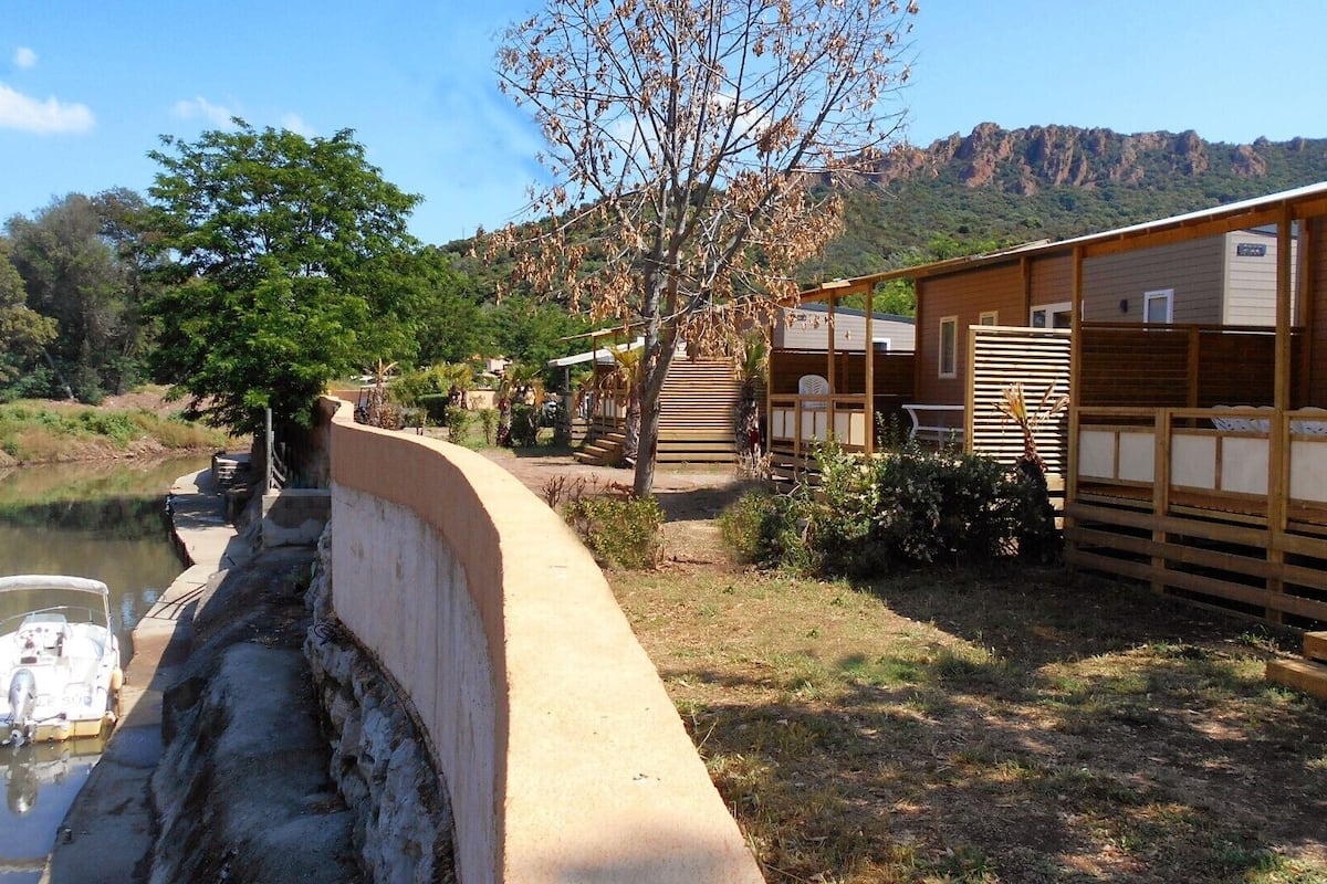2 bedrooms, individually furnished, blackout drapes, WiFi