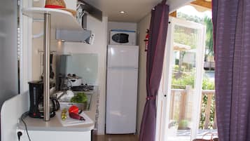 Fridge, microwave