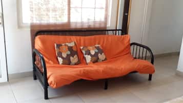 Comfort Cabin, 2 Double Beds, Non Smoking (Limon Dulce) | Living room | Flat-screen TV