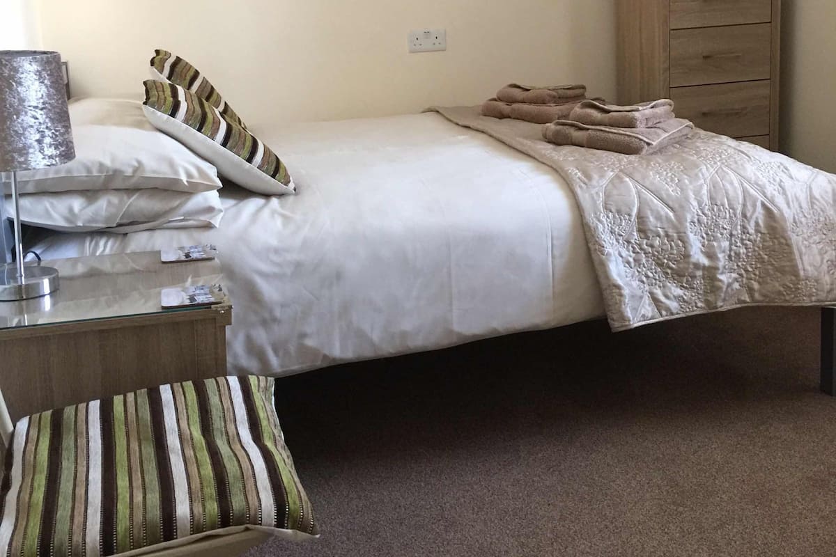 Habitación doble económica, baño privado (Room 2) | Wifi gratis y ropa de cama