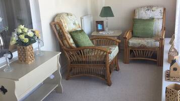 Check-in/check-out kiosk