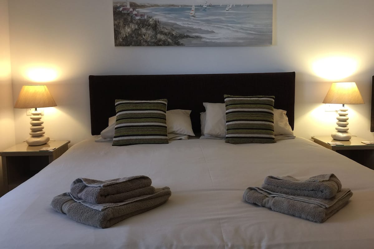 Wifi gratis y ropa de cama 
