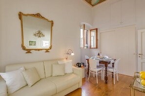Appartement, 1 chambre | Salle de séjour