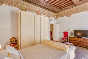 Apartment, 1 Bedroom | 1 bedroom, iron/ironing board, free WiFi, bed sheets