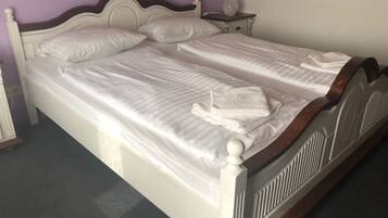 Kamar Double atau Twin | Meja kerja dan Wi-Fi gratis