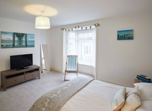 Luxury House, Multiple Beds, Non Smoking | 3 bedrooms, soundproofing, iron/ironing board, free WiFi - Elysium House (Whitby)