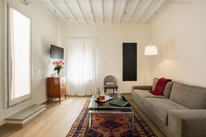 Appartement, 3 chambres | Coin séjour