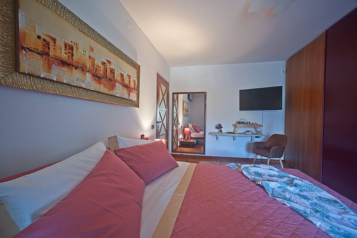 Habitación doble Deluxe, hidromasaje | Sábanas italianas Frette, ropa de cama de alta calidad y edredón