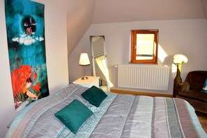 2 bedrooms, iron/ironing board, travel crib, free WiFi