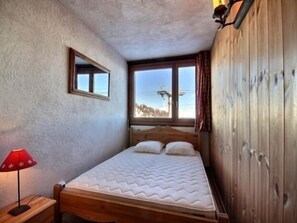 2 bedrooms, free WiFi - South-facing apartment at the slopes, 3 rooms with wifi (La Plagne)