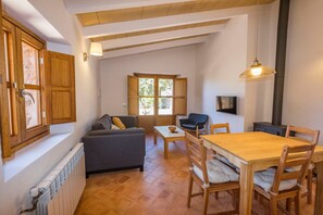 Basic Apartment, 1 Bedroom | In-room dining - Agroturismo Son Alzines (Escorca)