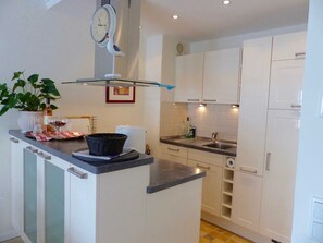Een koelkast, een oven, een vaatwasser