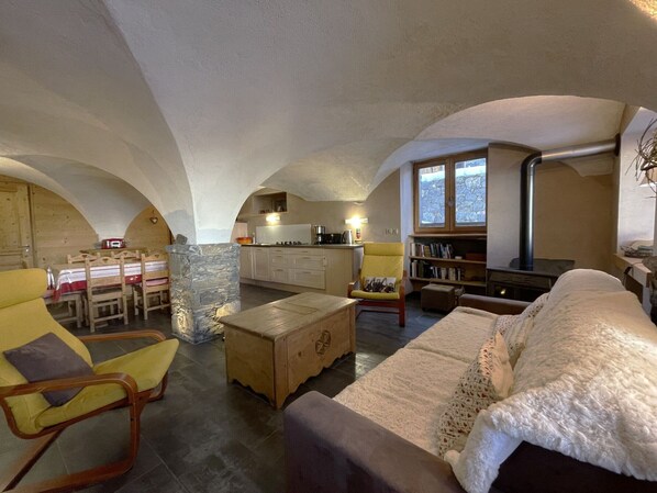 Télévision, cheminée