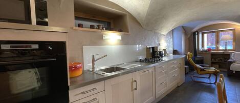 Réfrigérateur, micro-ondes, lave-vaisselle