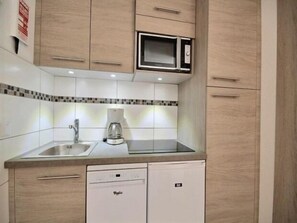 Kühlschrank, Mikrowelle, Geschirrspüler