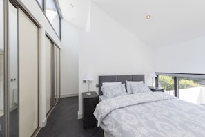 Luxury-Apartment, Nichtraucher | 3 Schlafzimmer, Bügeleisen/Bügelbrett, kostenloses WLAN, Bettwäsche