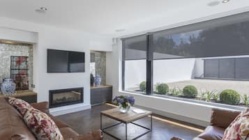 Luxury Apartment, Non Smoking | Living area | LCD TV
