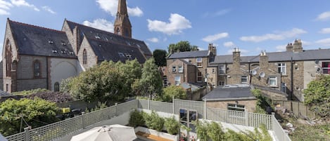 Apartemen Mewah, Bebas Asap Rokok | Pemandangan dari kamar