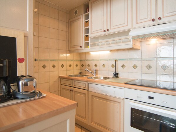 Frigorifero, microonde, forno, lavastoviglie