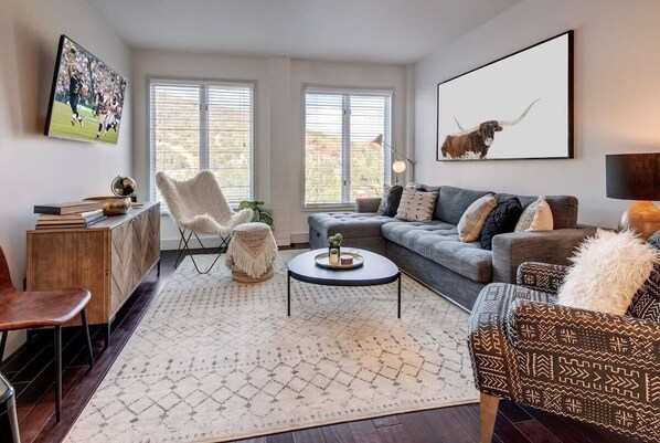 TV, offices - 1BR Mountain Modern - Steps to Main St & Town Lift (Park City)