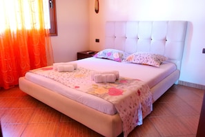 Iron/ironing board, free cribs/infant beds, rollaway beds, free WiFi - Villa Crystal (Sarandë)