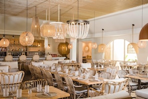 5 restaurants; breakfast, lunch, dinner and brunch served  - Wyndham Palmas Beach and Golf Boutique Resort (Humacao)