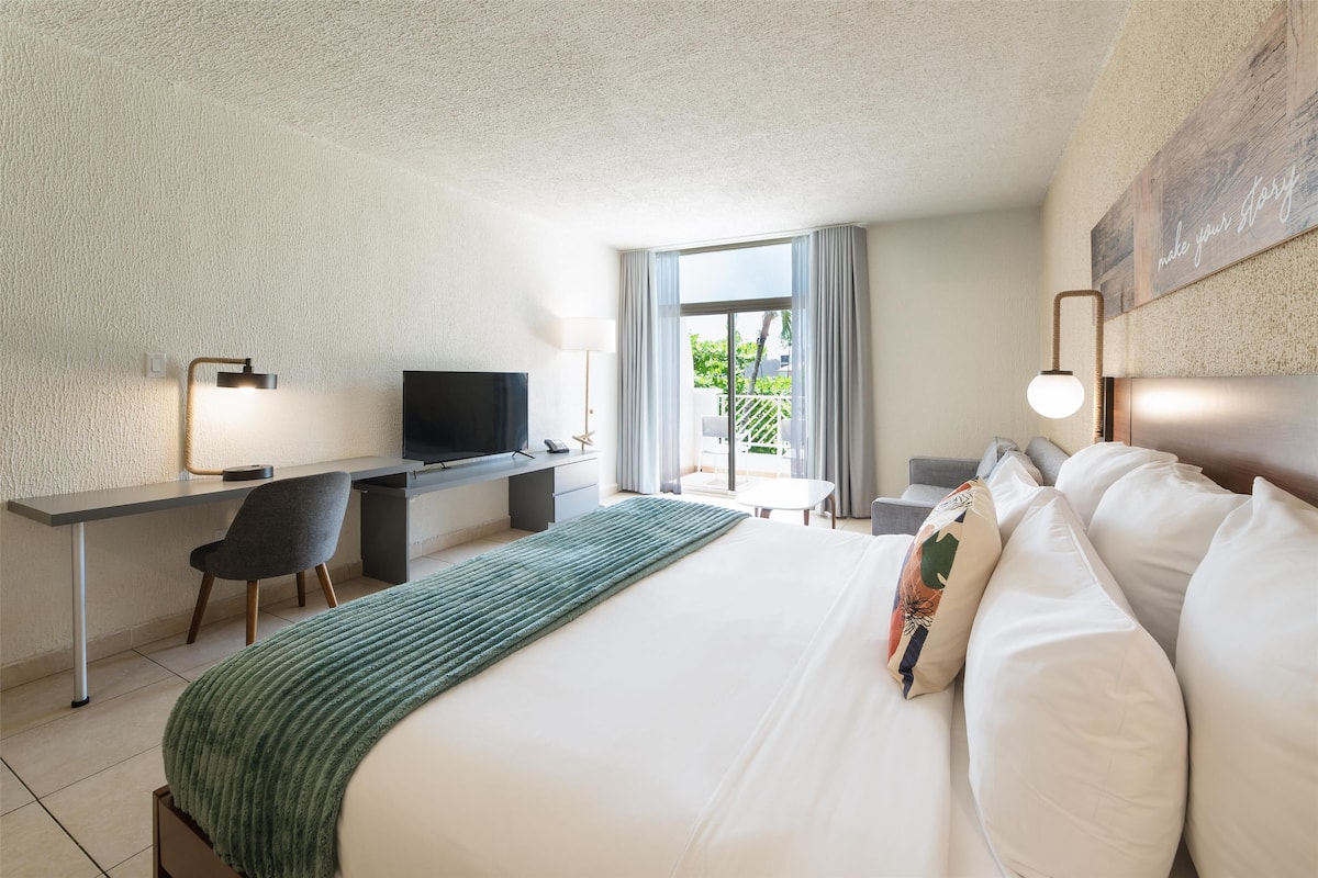 Suite, 1 King Bed, Resort View (Playa Collection) | Premium bedding, pillowtop beds, in-room safe, individually furnished